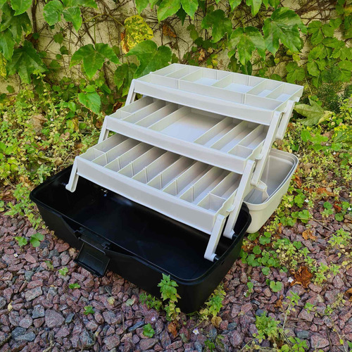 Imagen 3 de 5 de Caja Pesca Caster Tres Bandejas 40 Divisiones 40x22x21cm 008