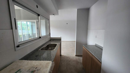 Venta Departamento 2 Dormitorios Estrenar Cochera Patio Complejo Cerrado