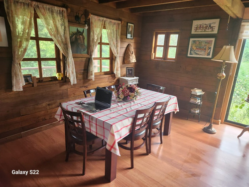 Vende Parcela Con 3 Casas. Sector Los Cisnes