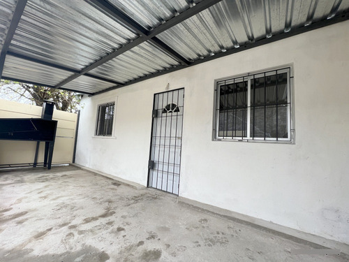 Alquiler De Hermoso Apartamento Punta De Rieles, Tipo Casita, Lugar Para 2 Autos, 1 Dormitorio, Patio, Sin Gastos Comunes, A Nuevo!! Muy Segura