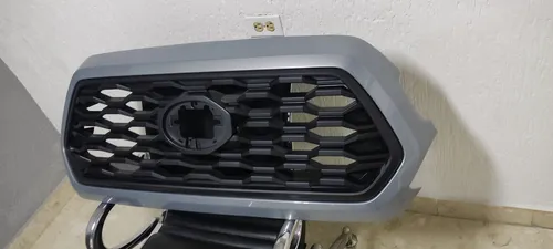 Parrilla De Toyota Tacoma 2016