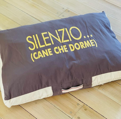 Imagen 1 de 4 de Colchoneta Perro Mullida Con Funda Fiaca Large 80x55