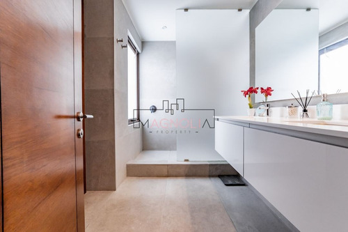Casa En Venta De 5 Dorm. En Lo Barnechea