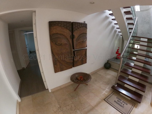 Apartamento Dúplex Remodelado 475 M² 5h, 5b, 4p, Vistavila Con Piscina En Venta En Los Palos Grandes Avenida 3era. Caracas