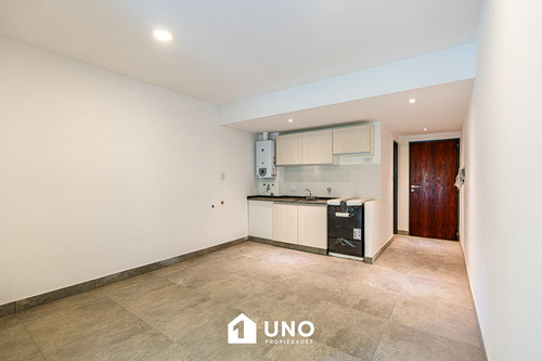 Av. Francia Y Córdoba - Amplio Dpto De 1 Dormitorio Externo.