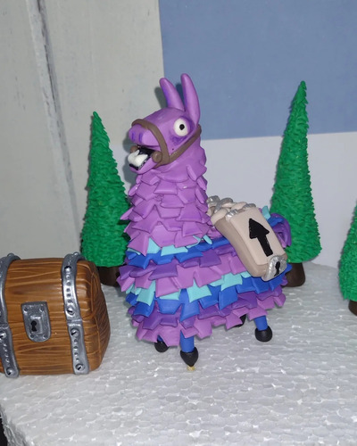Figuras De Fortnite Adorno Para Tortas En Porcelana Fria Llama