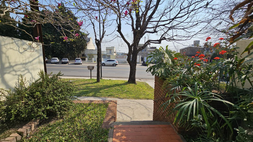 Casa Sobre Av Zanni, A Metros De Almafuerte