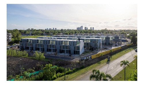 Triplex En Venta En Barrio Cerrado En Tigre. Amplios