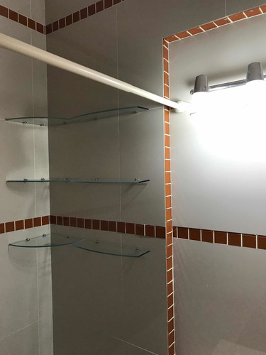 Dueño Alquila Departamento Muy Luminoso De 2 Ambientes En Tribunales Remodelado A Nuevo Con Todas Las Comodidades En Edificio De Categoría.