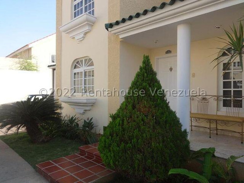 Townhouse En Venta En Fuerzas Armadas Mls 23-27884 Yohana Hidalgo 