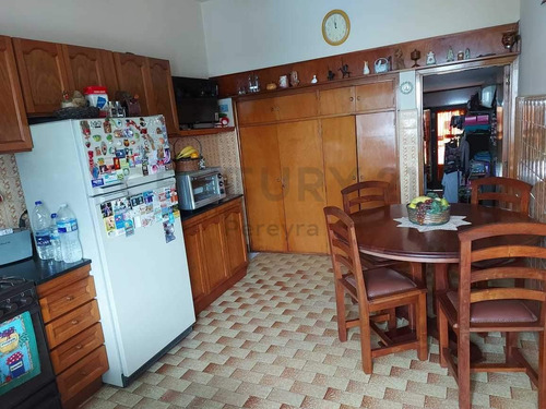 Uruguay 2729 Entre Juan B. Justo Y Gral Acha - Casa En Venta - Quilmes