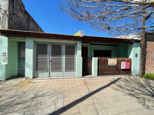  9 E/ 164 Y 165- Lote Con Casa A Demoler (berisso)