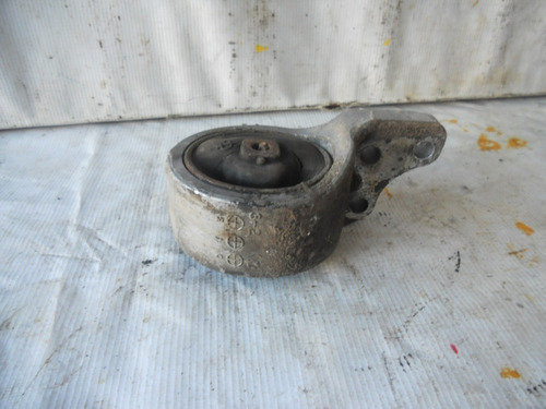 Base De Goma Para Motor Nissan Tsuru 1996-2001 24011 (Usado)