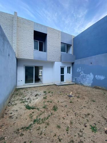 Town House A Estrenar En Obra Blanca La Esmeralda San Diego Edo. Carabobo Cumbres De La Esmeralda Tp Cod: Intth-01