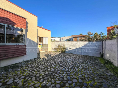 Casa En Venta De 5 Dormitorios En Pingueral