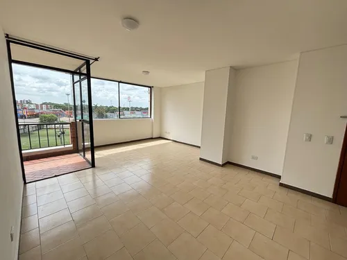 Venta De Apartamento En El Sector La Flora, Area 110 M2 Con Ascensor, Dos Parqueaderos Propios.