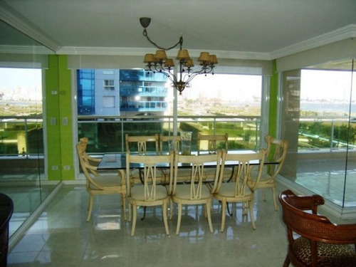 Apartamento En Alquiler Por Temporada De 3 Dormitorios En Playa Mansa
