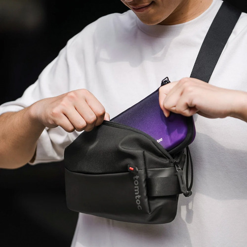 Bolso Bandolera Tomtoc 3 Litros Minimalista Moderno Seguro Color Negro Diseño De La Tela Liso