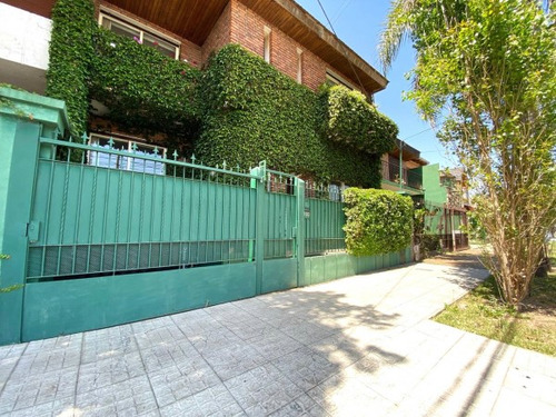 Casa En Venta En Castelar Norte - 5 Ambientes!