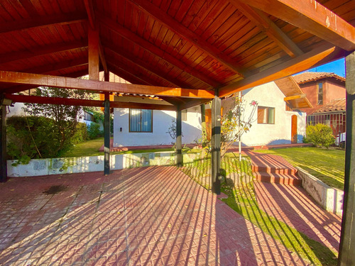 Oportunidad: Arriendo Casa 3d/2b + Servicio, Est. Techado