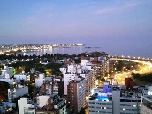 Imagen 4 de 16 de Venta En Exclusividad De Apartamento 3 Dormitorios En Torres Nauticas. Increíble Vista!!