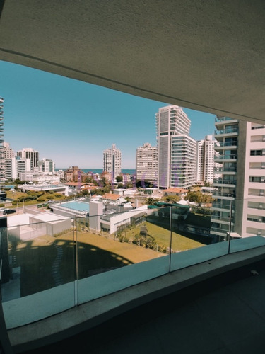 Imagen 1 de 16 de Apartamento En Artower, Con Buena Vista, Muy Luminoso, 1dormitori Y 1 Baño