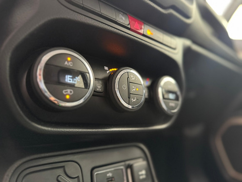 Jeep Renegade 1.8 16V FLEX LONGITUDE 4P AUTOMÁTICO