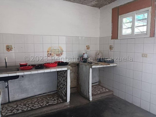 . Jv Vende Haz Realidad Tu Sueño: Casa Quinta Espaciosa Y Luminosa En Zona Cotizada, Ideal Para Disfrutar De La Tranquilidad Y La Cercanía A La Ciudad. 25-8374