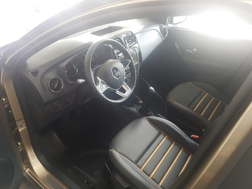 Imagen 8 de 15 de Autos Y Camionetas Renault Stepway Intens Cvt Toyota Etios E