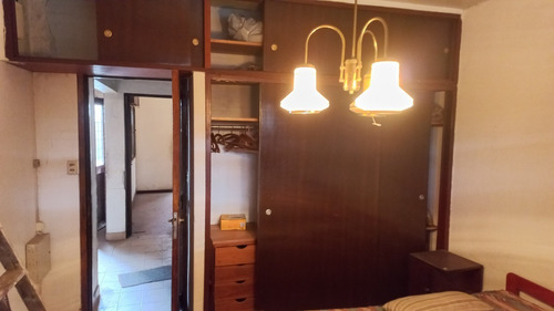 Imagen 9 de 27 de Casa De 3 Ambientes Estilo Chalet Con Techos De Teja
