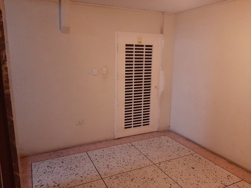 Imagen 17 de 22 de Venta De Amplio Apartamento En Urb. Terrezas De Lo Nisperos Valencia Cod 143448