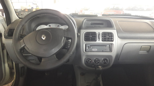 Renault Clio Sedan 1.6 16v Privilège Hi-flex 4p