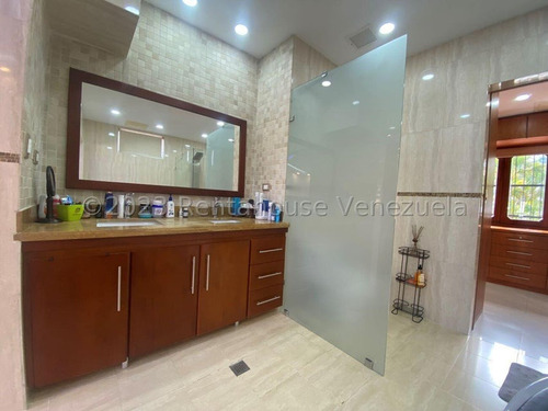 Casa En Venta En Santa Paula Calle Cerrada Casas En Caracas Angela Tochon