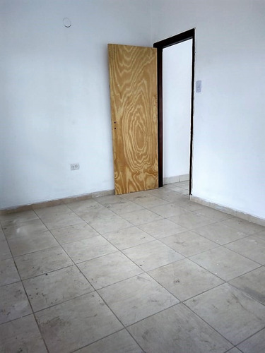 Imagen 5 de 9 de Departamento En Venta - B° San Martin
