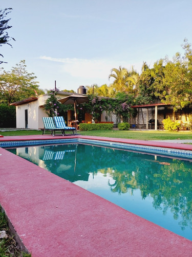 Imagen 1 de 16 de Casa Con Amplio Jardin