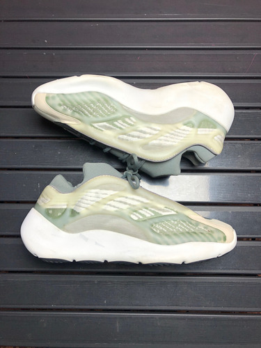 Zapatillas Americanas Usadas Adidas Yeezy V3 700 (Usado)
