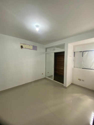 Casa Ubicada En El Residencial Las Orquídeas, La Romana