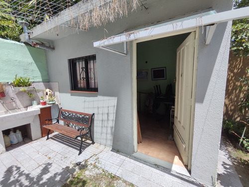Amplio Chalet 4 Ambientes Con Cochera Y Patio!!!