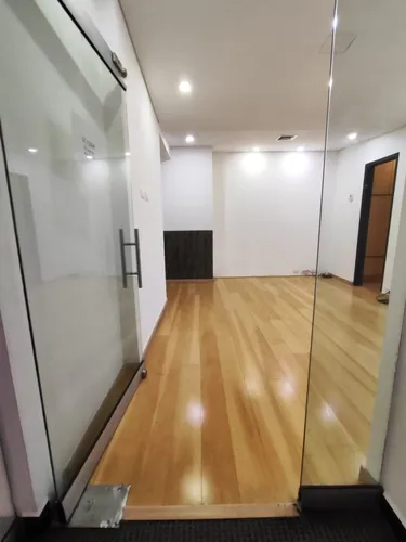 Oficina En Arriendo/venta En El Poblado. Cod V16906