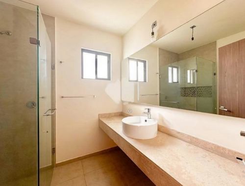 Casa A Precio De Oportunidad! 4 Recámaras, 3 Niveles, Zibatá, Qro. Am