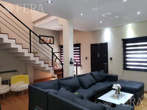 Venta Casa 6 Ambientes Con Cochera, Galería Y Fondo Libre En Villa Dominico (30595)