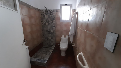 Alquiler Casa En Malaver Zona Residencial Con Entrada De Auto.