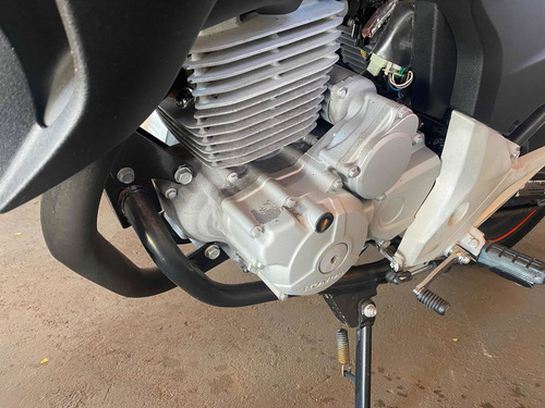 Imagem 5 de 8 de Honda Cb300