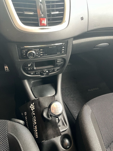 Peugeot 207 1.4 Sedan Hdi Xt