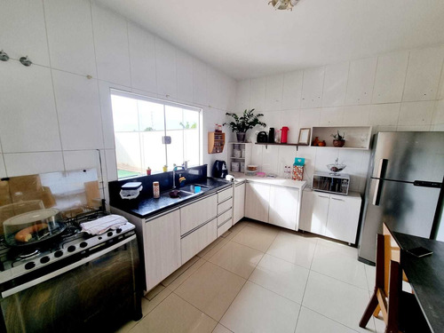 Imagem 4 de 29 de Casa Residencial 4 Dormitórios Sendo 2 Suítes, Área De Lazer Com Churrasqueira, 220 Metros De Área Útil, Excelente Localização No Bairro San Remo - Pr - Ca1413_gprdo