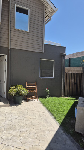 Arriendo Hermosa Casa En Condomino Buin