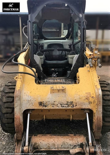 Mini-carregadeira Caterpillar 246c