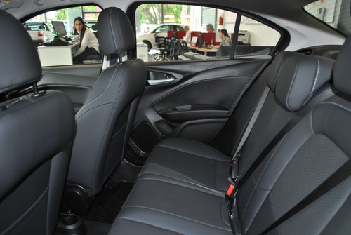 Fiat Cronos 1.8 16v Precision 2020 At6 Pack Premium Bordó