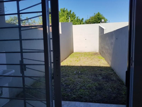 Imagen 7 de 8 de Venta A Estrenar 2 Ambientes , Patio Amplio Y Cochera - Castelar