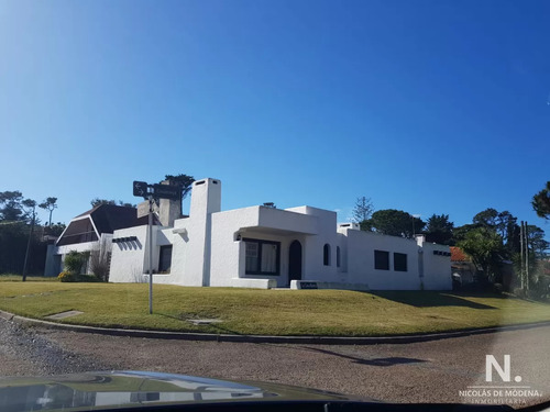 Hermosa Casa A Pasos De La Playa!!!